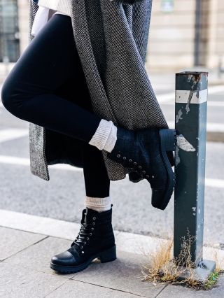 Winter Sale - Kedvezmények Fekete női csizma természetes bőrből Dariona Promóció