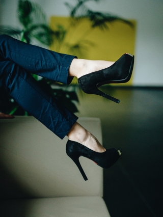 Winter Sale - Kedvezmények Rozaliya fekete, női magassarkú cipő, textil anyagból Promóció