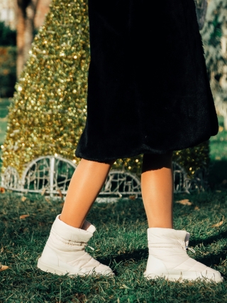 Super Love Sale - Kedvezmények Bahar bézs, női csizma, ökológiai bőrből és textil anyagból Promóció